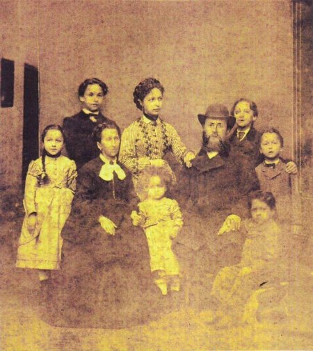 Image of family group